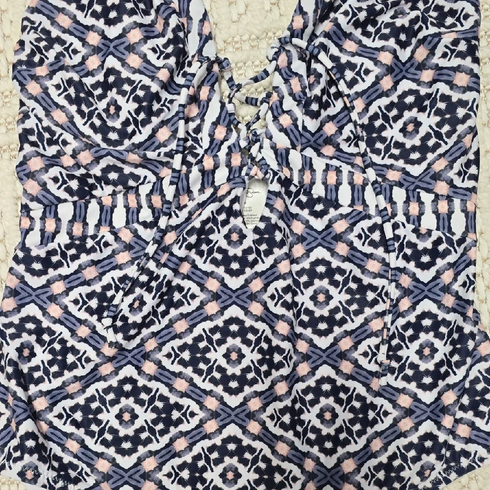 Jessica Simpson Black and White Geometric One Piece Swimsuit - Picture 4 of 12